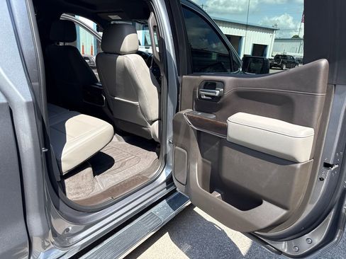 Used 2019 GMC Sierra 1500 SLT w/ SLT Premium Plus Package AWD/4WD image 15