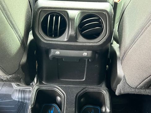 Used 2019 Jeep Wrangler Unlimited Sport image 17