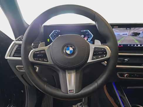 Used 2026 BMW X7 xDrive40i w/ M Sport Package AWD/4WD image 19