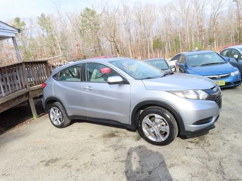 Used 2018 Honda HR-V LX image 5
