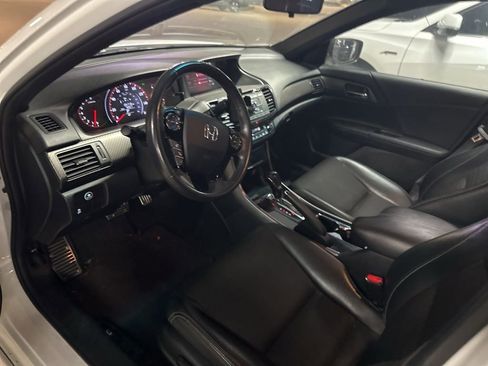 Used 2017 Honda Accord Sport image 9