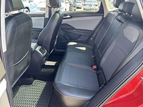 Used 2023 Volkswagen Taos SE w/ Panoramic Sunroof Package AWD/4WD image 25