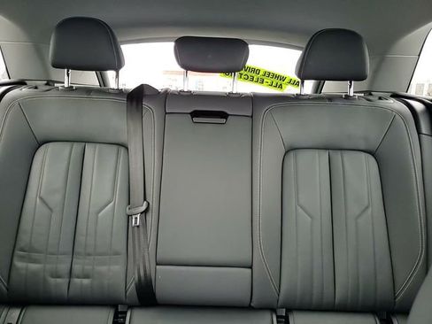 Used 2021 Audi e-tron Premium w/ Convenience Plus Package image 28