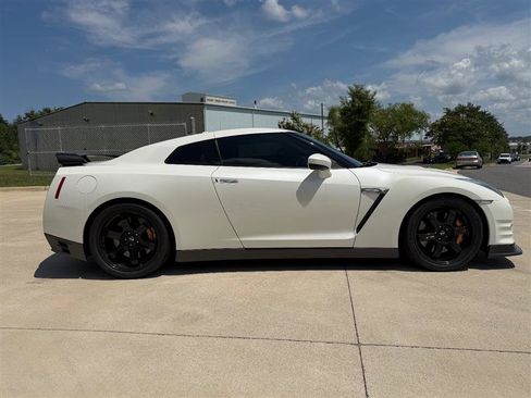 Used 2013 Nissan GT-R Black Edition AWD/4WD image 8
