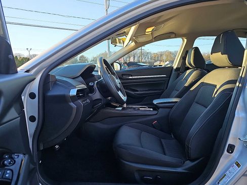 Used 2023 Nissan Altima 2.5 SV image 14