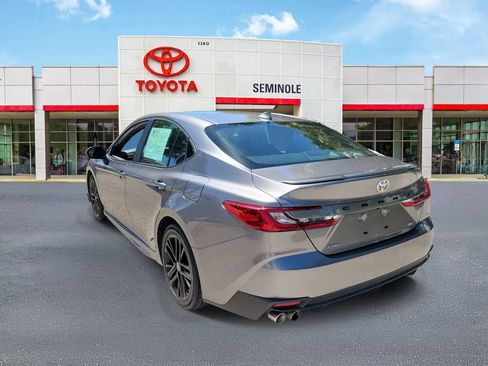 Used 2025 Toyota Camry SE FWD image 4