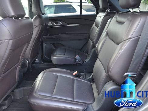 Used 2025 Ford Explorer Platinum RWD image 12