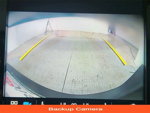 Used 2023 Volvo XC40 B5 Plus image 18