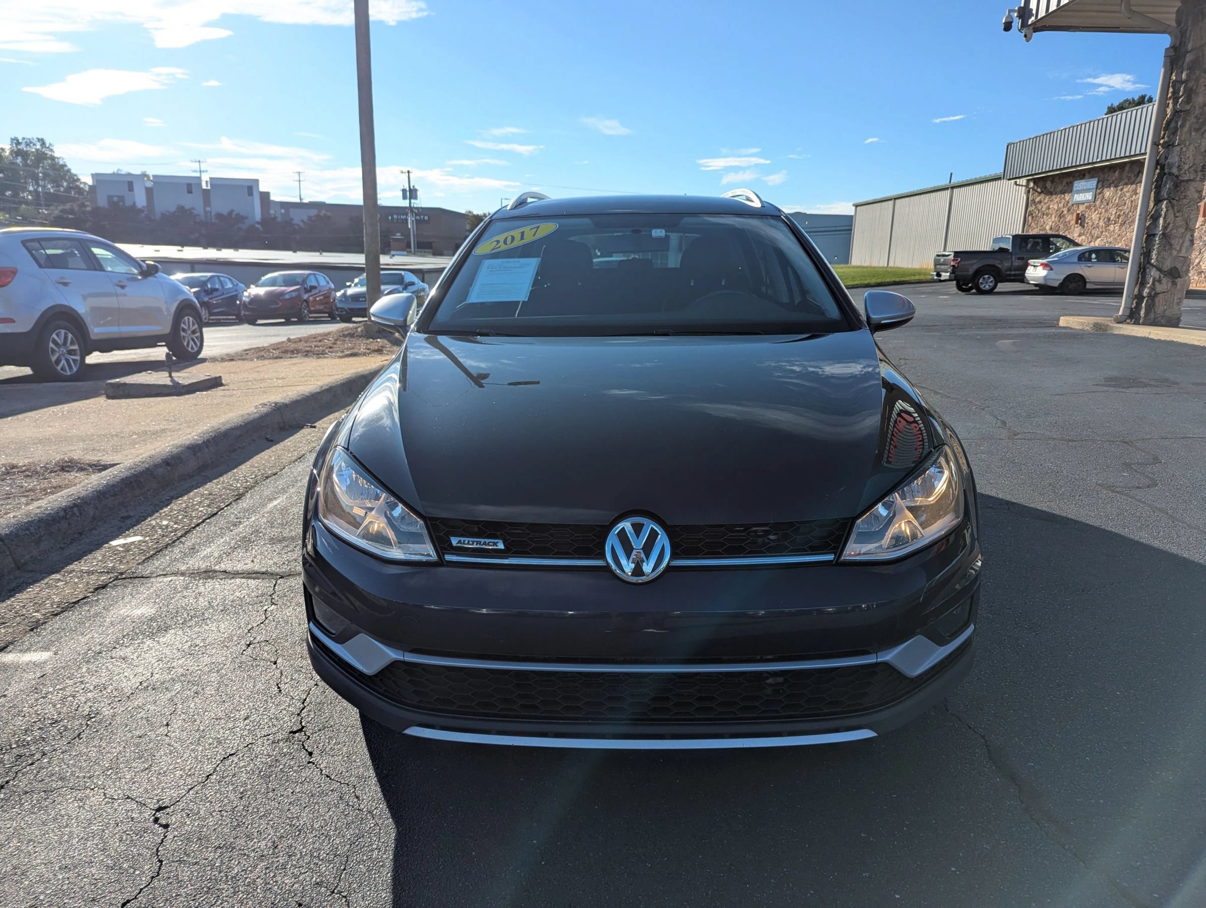 Used 2017 Volkswagen Golf Alltrack S AWD/4WD image 2