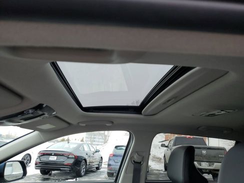 Used 2023 Kia Niro SX Touring image 33