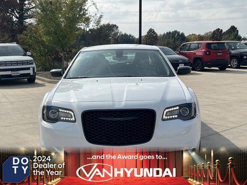 Used 2023 Chrysler 300 Touring w/ Sport Appearance Package image 2