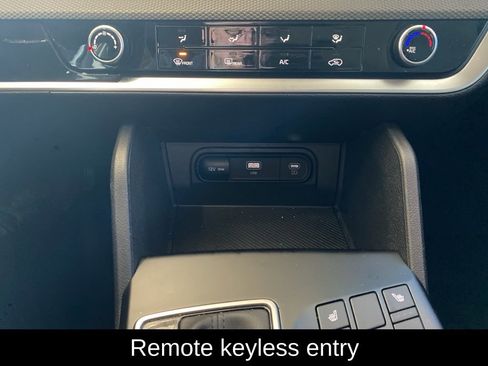 Used 2025 Kia Sportage LX image 7