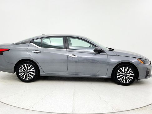 Used 2024 Nissan Altima 2.5 SV image 6