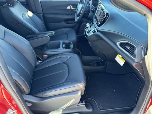 New 2026 Chrysler Pacifica Select FWD image 13