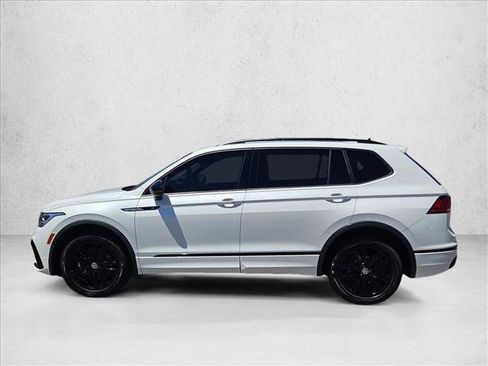 Used 2022 Volkswagen Tiguan SE R-Line AWD/4WD image 9