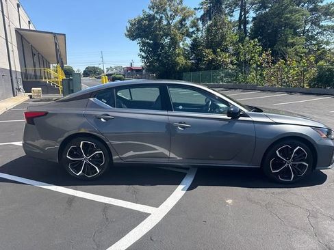 Used 2025 Nissan Altima 2.5 SR FWD image 3