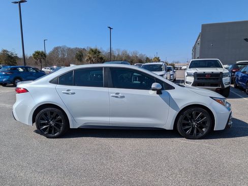 Used 2024 Toyota Corolla SE image 2