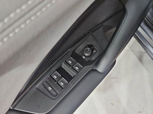 New 2026 Volkswagen Tiguan SE AWD/4WD image 11