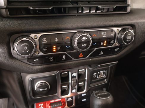 Used 2025 Jeep Gladiator Sport AWD/4WD image 7