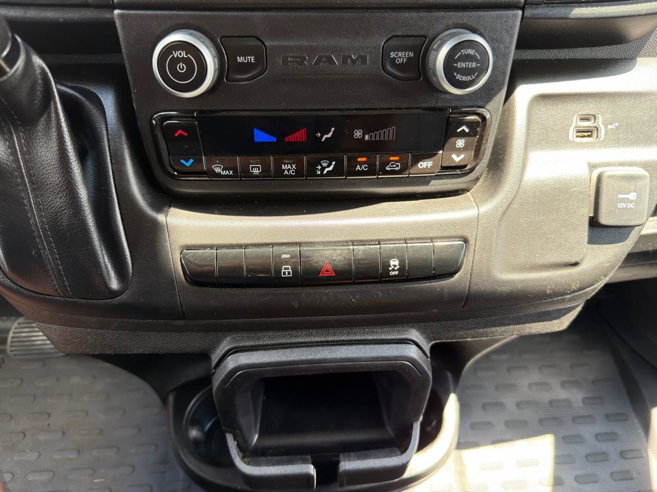 Used 2024 RAM ProMaster 2500 w/ Convenience Group FWD image 21