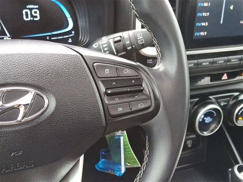 Used 2023 Hyundai Venue SEL image 22