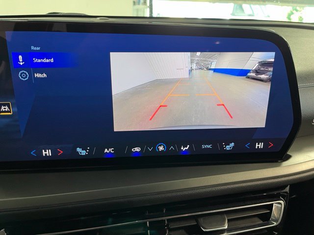 Used 2025 Chevrolet Traverse LT FWD image 29
