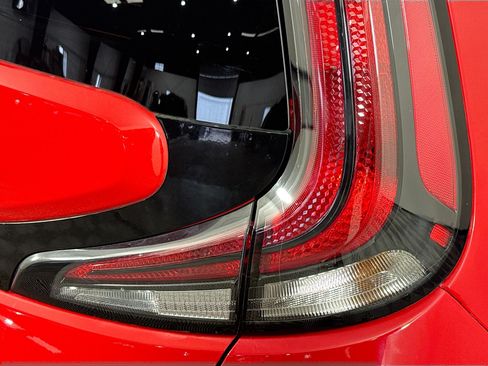 Used 2025 Kia Soul S FWD image 32