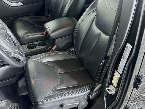 Used 2017 Jeep Wrangler Unlimited Sahara w/ Connectivity Group image 16