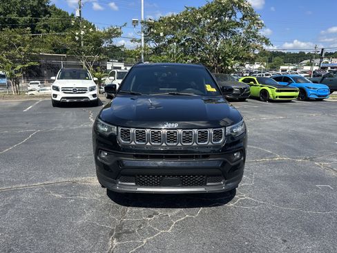 Used 2024 Jeep Compass Latitude AWD/4WD image 4