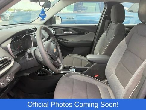 Used 2023 Chevrolet TrailBlazer LS FWD image 3