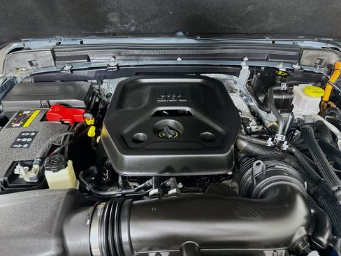Used 2024 Jeep Wrangler Unlimited AWD/4WD image 31