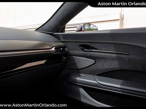 Used 2025 Aston Martin V8 Vantage Coupe image 55