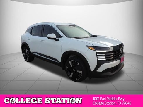Used 2025 Nissan Kicks SR FWD image 3