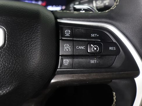 Used 2023 Jeep Grand Cherokee L Limited AWD/4WD image 43