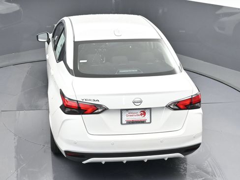 Used 2025 Nissan Versa SV w/ Trunk Package FWD image 32