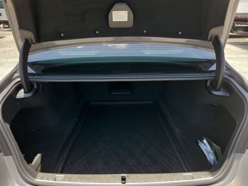 Used 2022 BMW 740i w/ M Sport Package RWD image 12