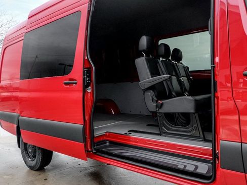 Used 2025 Mercedes-Benz Sprinter 2500 image 11