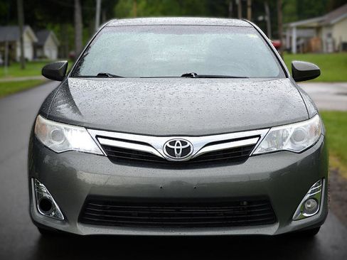 Used 2014 Toyota Camry XLE FWD image 2