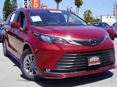 Certified 2026 Toyota Sienna XLE FWD image 2