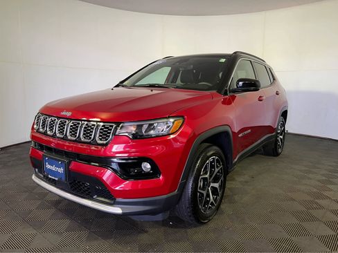 Used 2025 Jeep Compass Limited w/ Sun & Sound Group AWD/4WD image 3