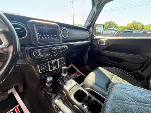 Used 2019 Jeep Wrangler Unlimited Sahara image 31