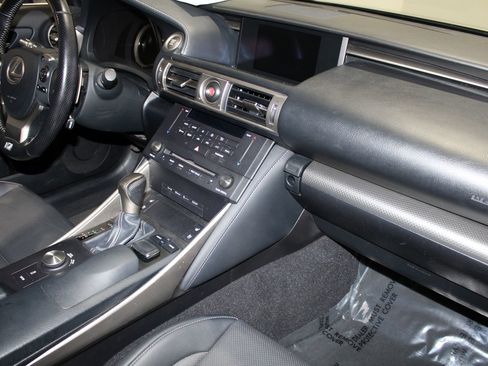 Used 2016 Lexus IS 200t image 18