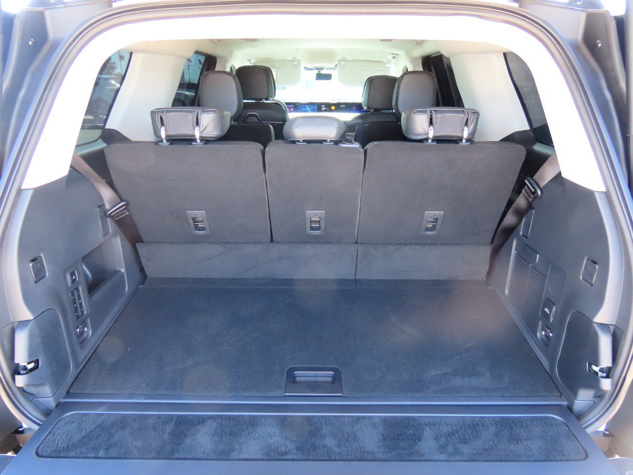 New 2026 Lincoln Navigator Premiere AWD/4WD image 14