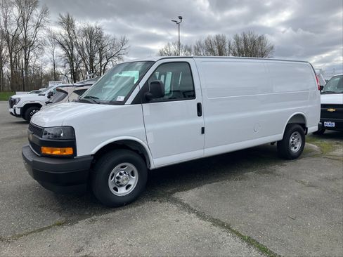 New 2026 Chevrolet Express 2500 Extended RWD image 1