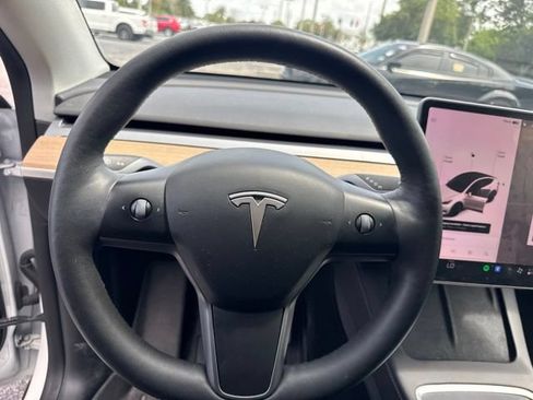 Used 2022 Tesla Model Y Long Range AWD/4WD image 9