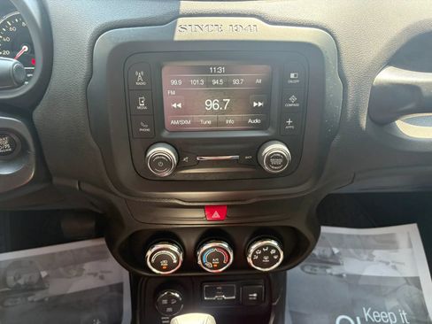 Used 2017 Jeep Renegade Trailhawk AWD/4WD image 14