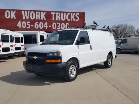 Used 2021 Chevrolet Express 2500 w/ Driver Convenience Package image 3