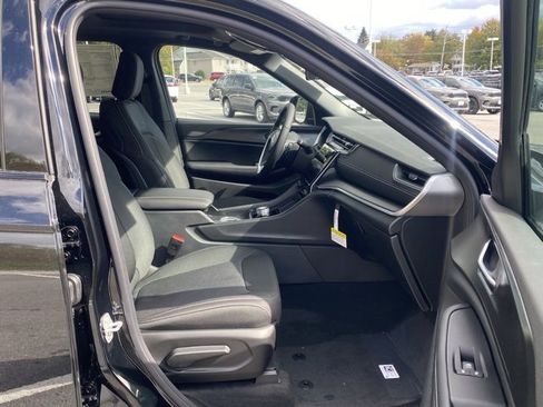 New 2025 Jeep Grand Cherokee Laredo X w/ Luxury Tech Group I image 28