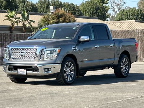 Used 2017 Nissan Titan SL image 8