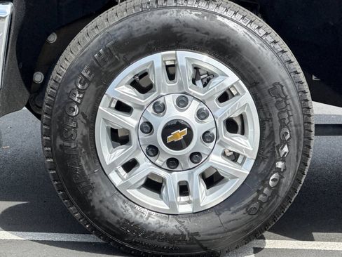 Used 2025 Chevrolet Silverado 2500 LT w/ Convenience Package AWD/4WD image 15